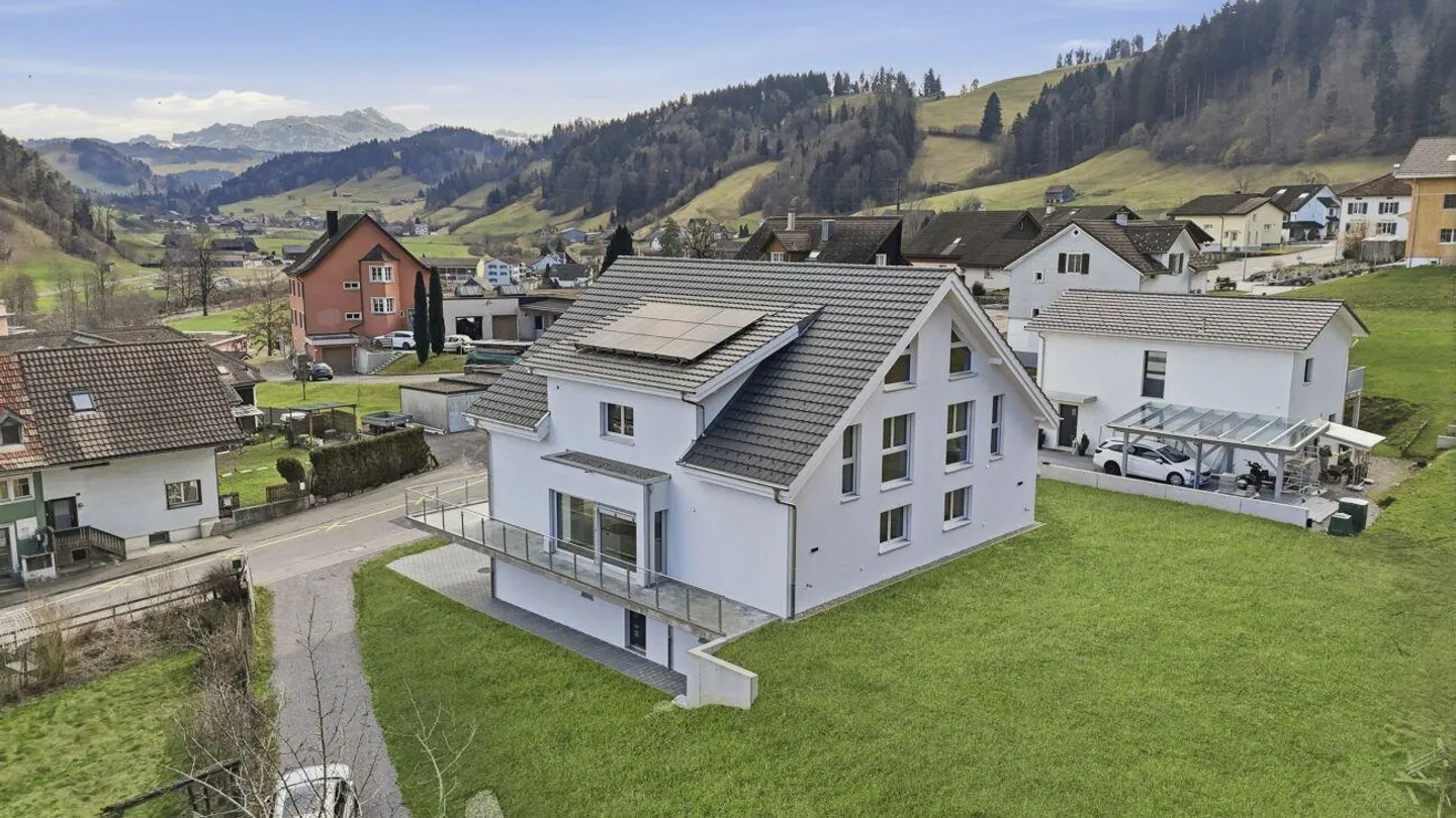 Modern semi-detached house in the green with Säntis view - ready to move in - Photo 3 of 25