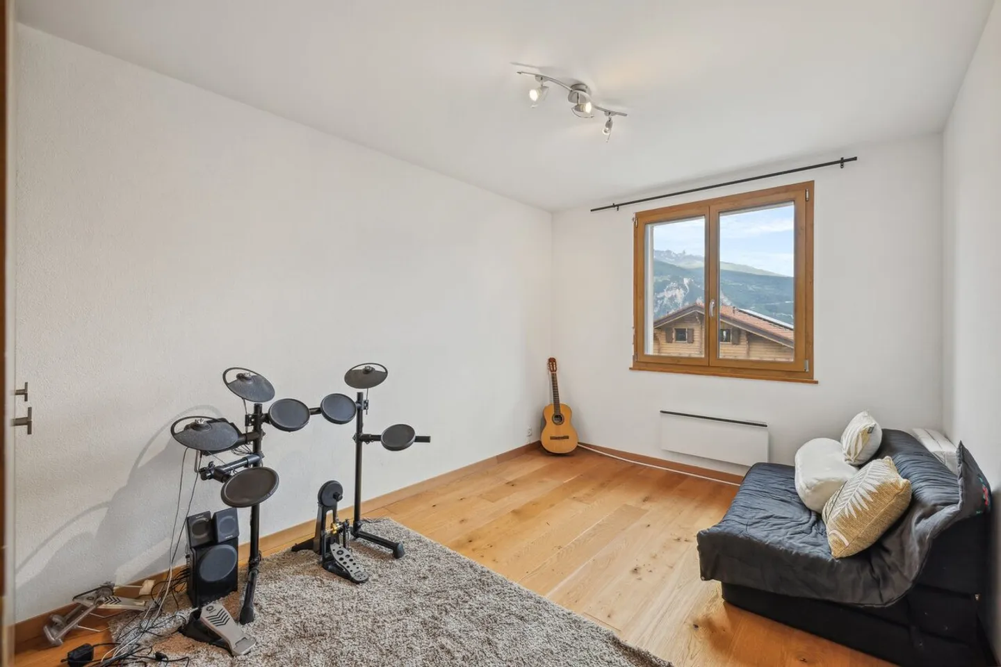 Proprietà ristrutturata affascinante con giardino spazioso - Foto 6 di 14