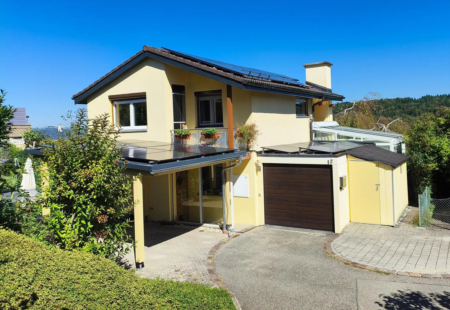 Casa unifamiliare da sogno di 6,5 stanze a Baldingen - Efficiente dal punto di vista energetico e modernizzata - Foto 1 di 13