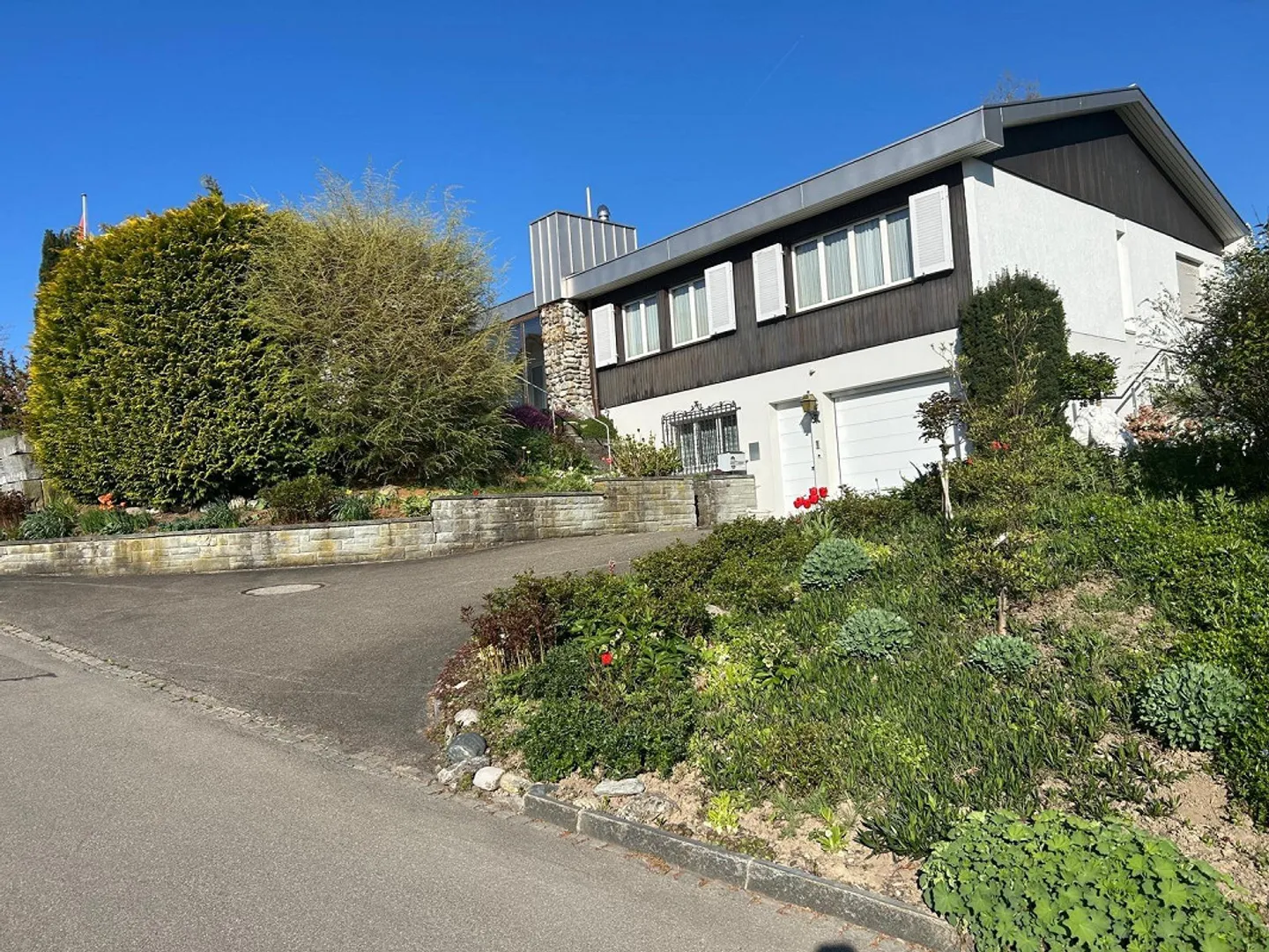 EFH mit Seesicht in familienfreundlichem Quartier - Foto 1 von 30