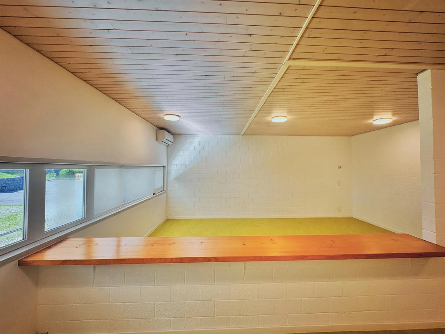 Office with 5 rooms for rent in Roveredo (GR) - Photo 2 of 6