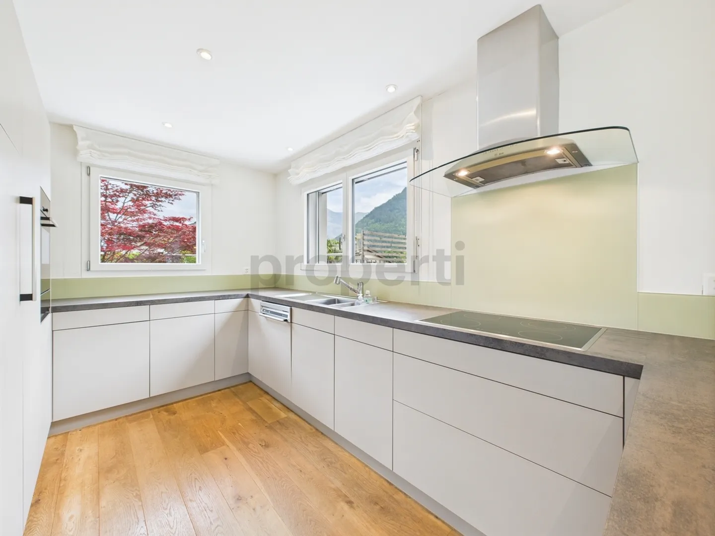 Detached zero-energy house with mountain view, studio & guest apartment - Quiet prime location in Schattdorf! - Photo 4 of 13