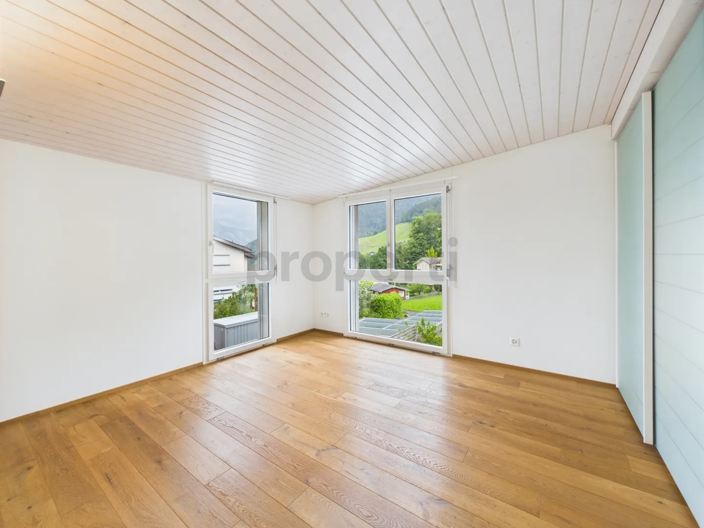 Detached zero-energy house with mountain view, studio & guest apartment - Quiet prime location in Schattdorf! - Photo 5 of 13