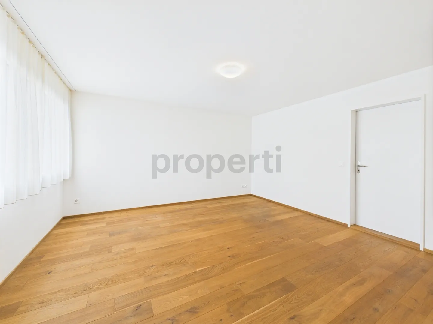 Detached zero-energy house with mountain view, studio & guest apartment - Quiet prime location in Schattdorf! - Photo 7 of 13
