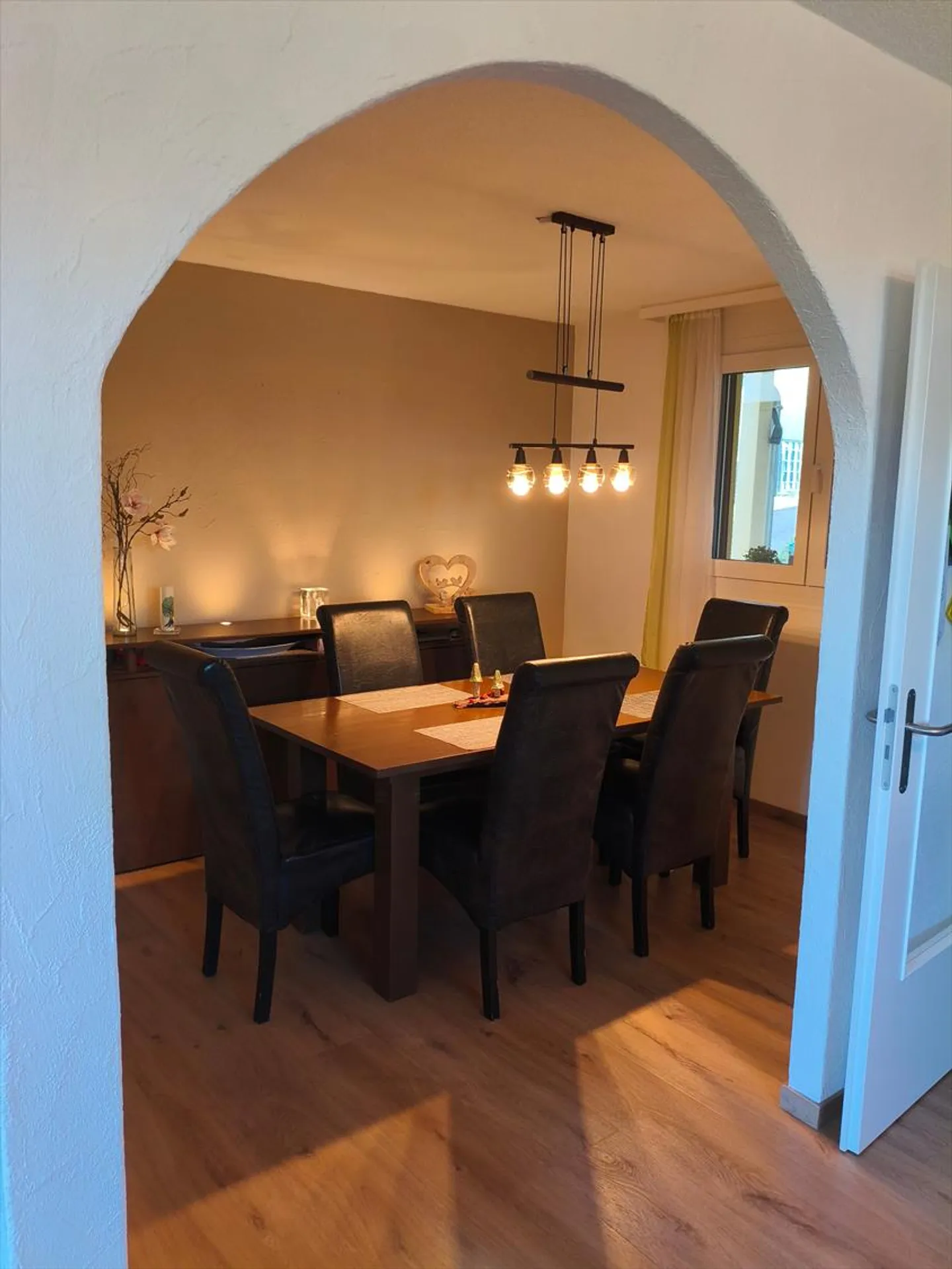 Casa unifamiliare da sogno di 6,5 stanze a Baldingen - Efficiente dal punto di vista energetico e modernizzata - Foto 5 di 13