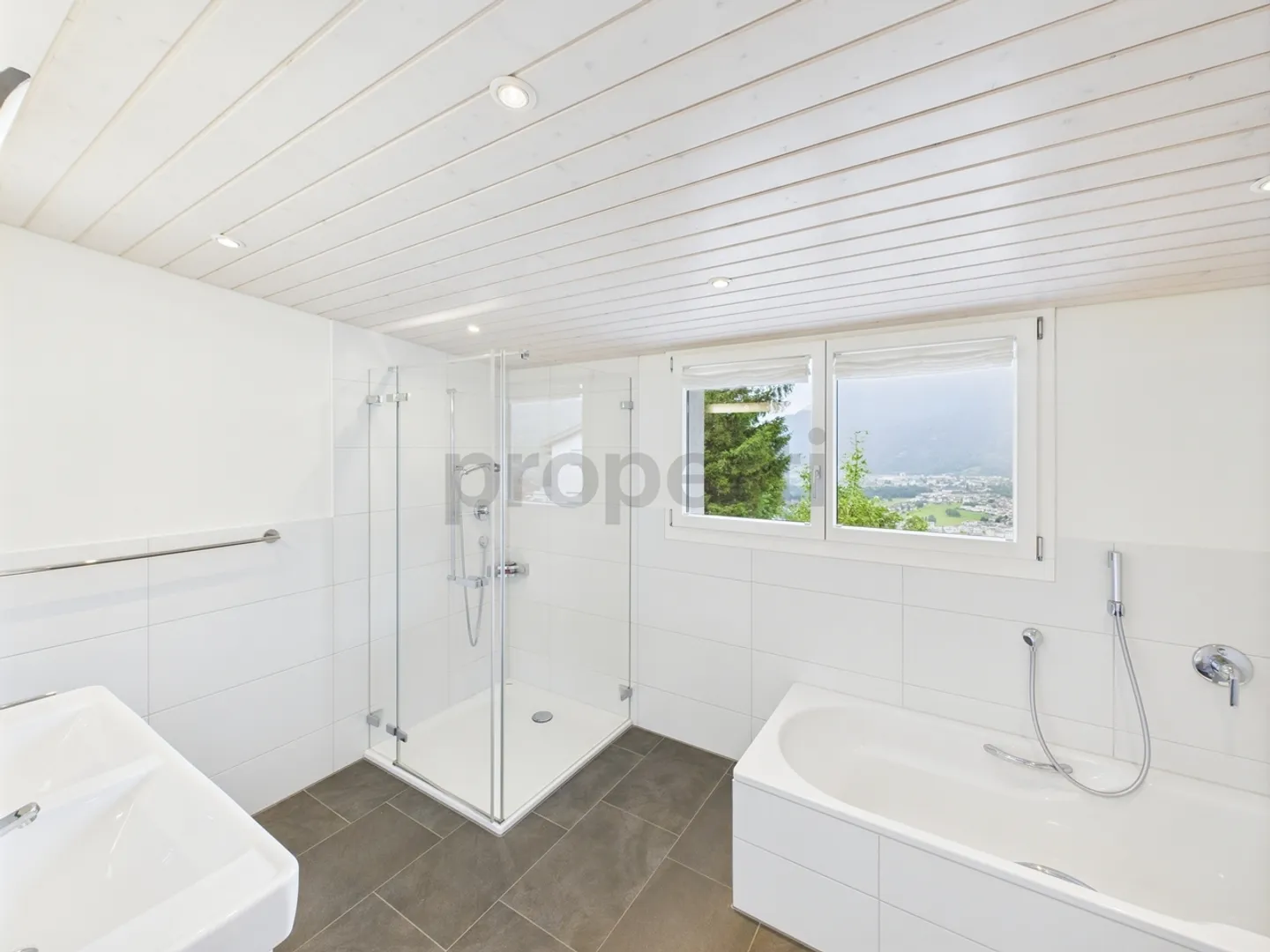Detached zero-energy house with mountain view, studio & guest apartment - Quiet prime location in Schattdorf! - Photo 9 of 13