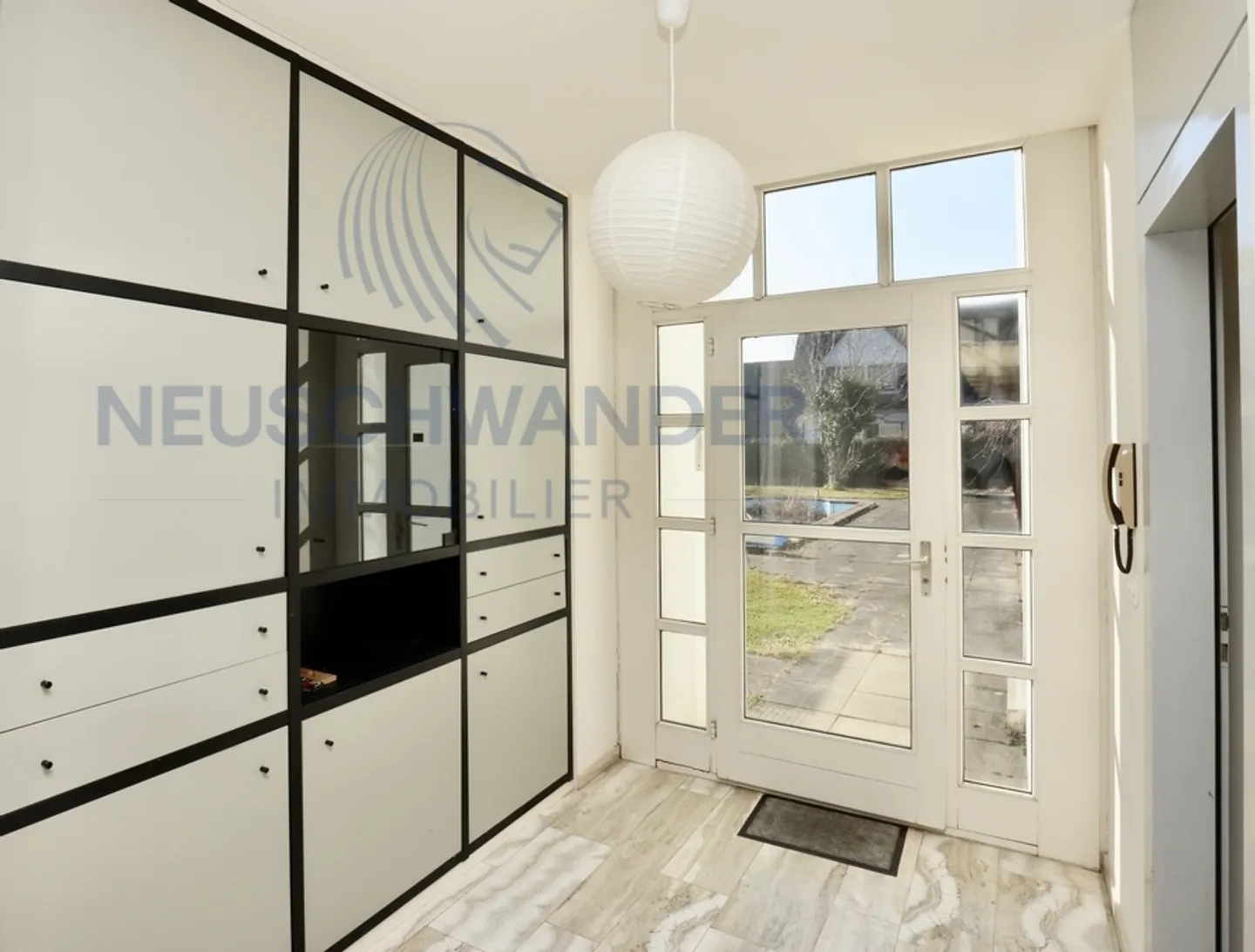 Villa di architetto con magnifico terreno e vista mozzafiato - Foto 10 di 22