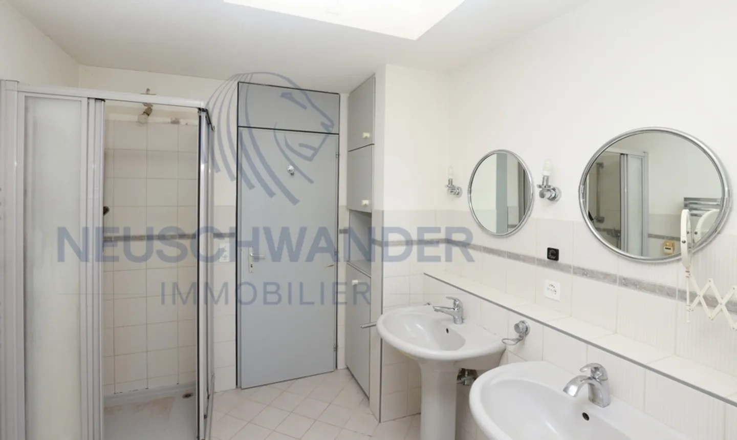 Villa di architetto con magnifico terreno e vista mozzafiato - Foto 17 di 22
