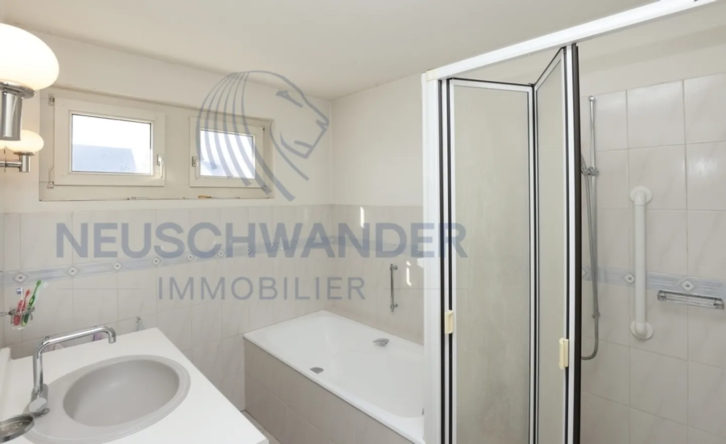 Villa di architetto con magnifico terreno e vista mozzafiato - Foto 18 di 22