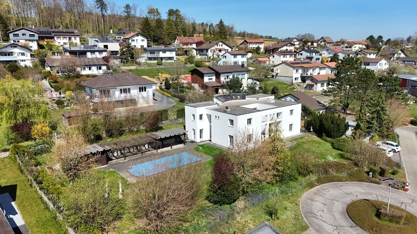 Villa di architetto con magnifico terreno e vista mozzafiato - Foto 2 di 22