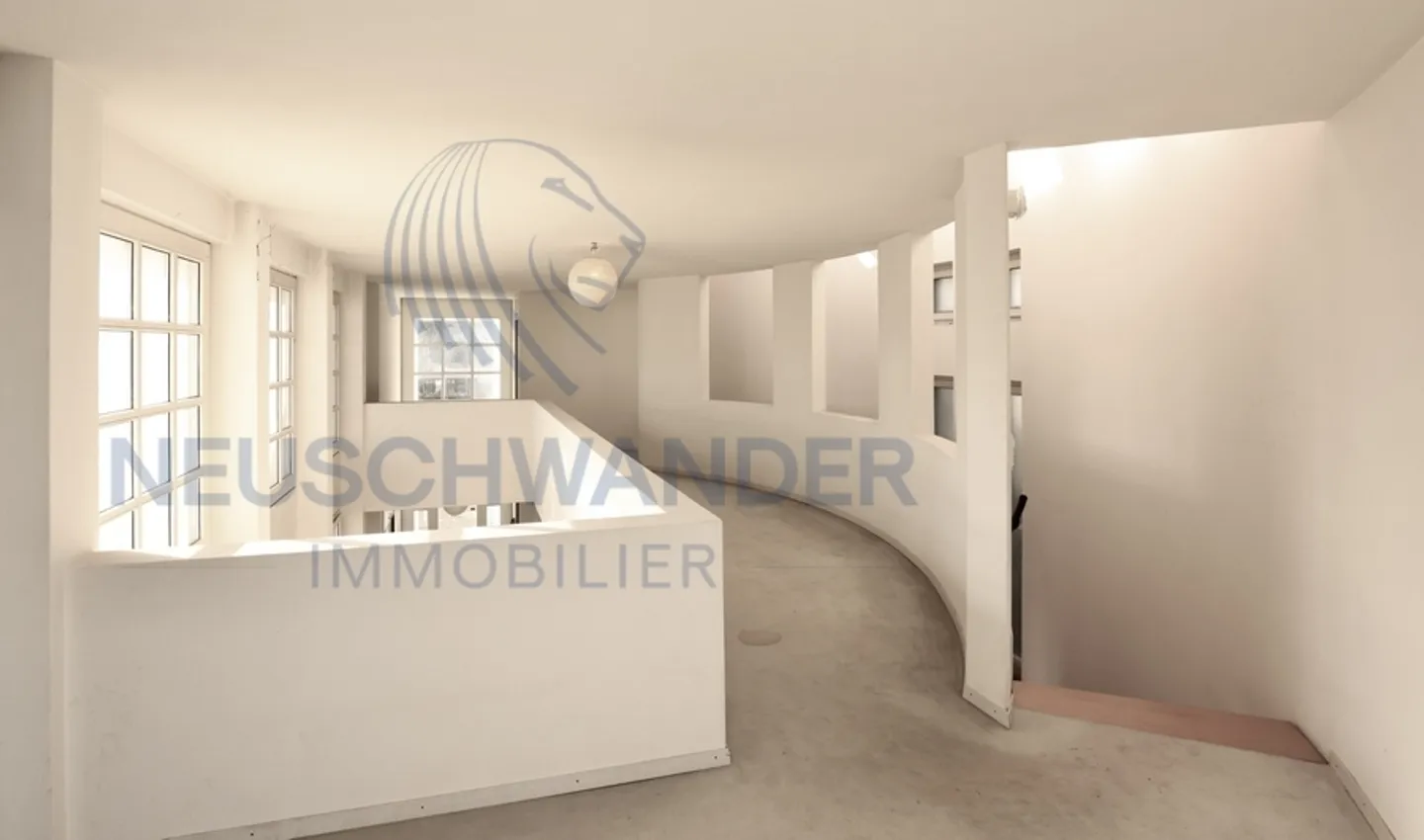 Villa di architetto con magnifico terreno e vista mozzafiato - Foto 5 di 22