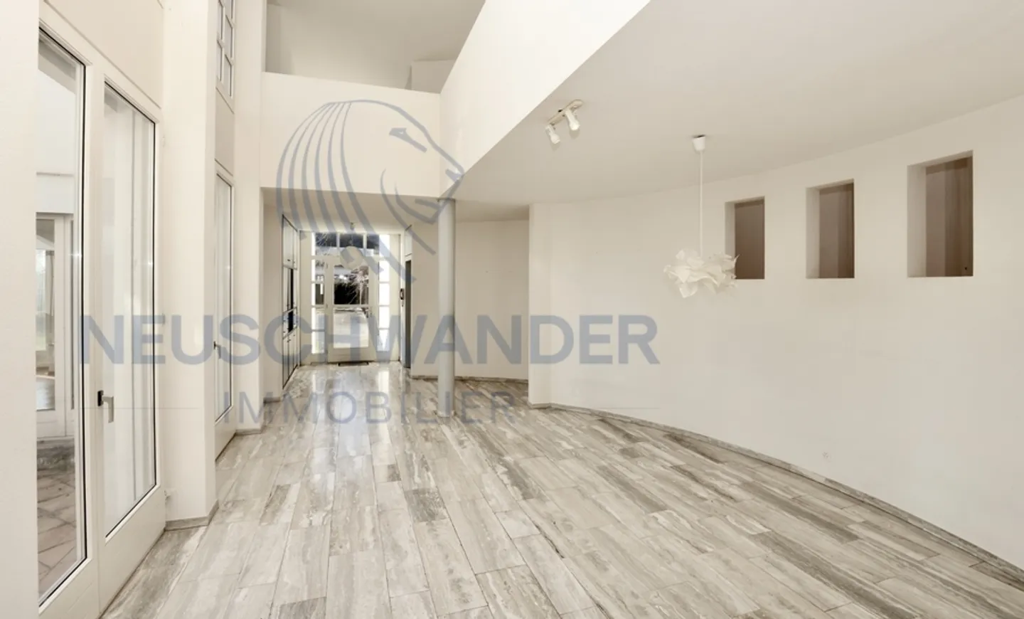 Villa di architetto con magnifico terreno e vista mozzafiato - Foto 7 di 22