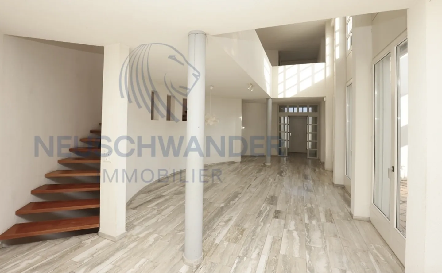 Villa di architetto con magnifico terreno e vista mozzafiato - Foto 8 di 22