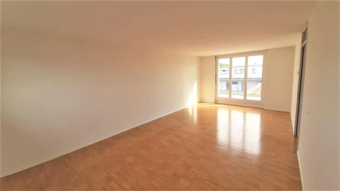 Young Living in Zofingen with an Unusual Floor Plan - Photo 5 of 8
