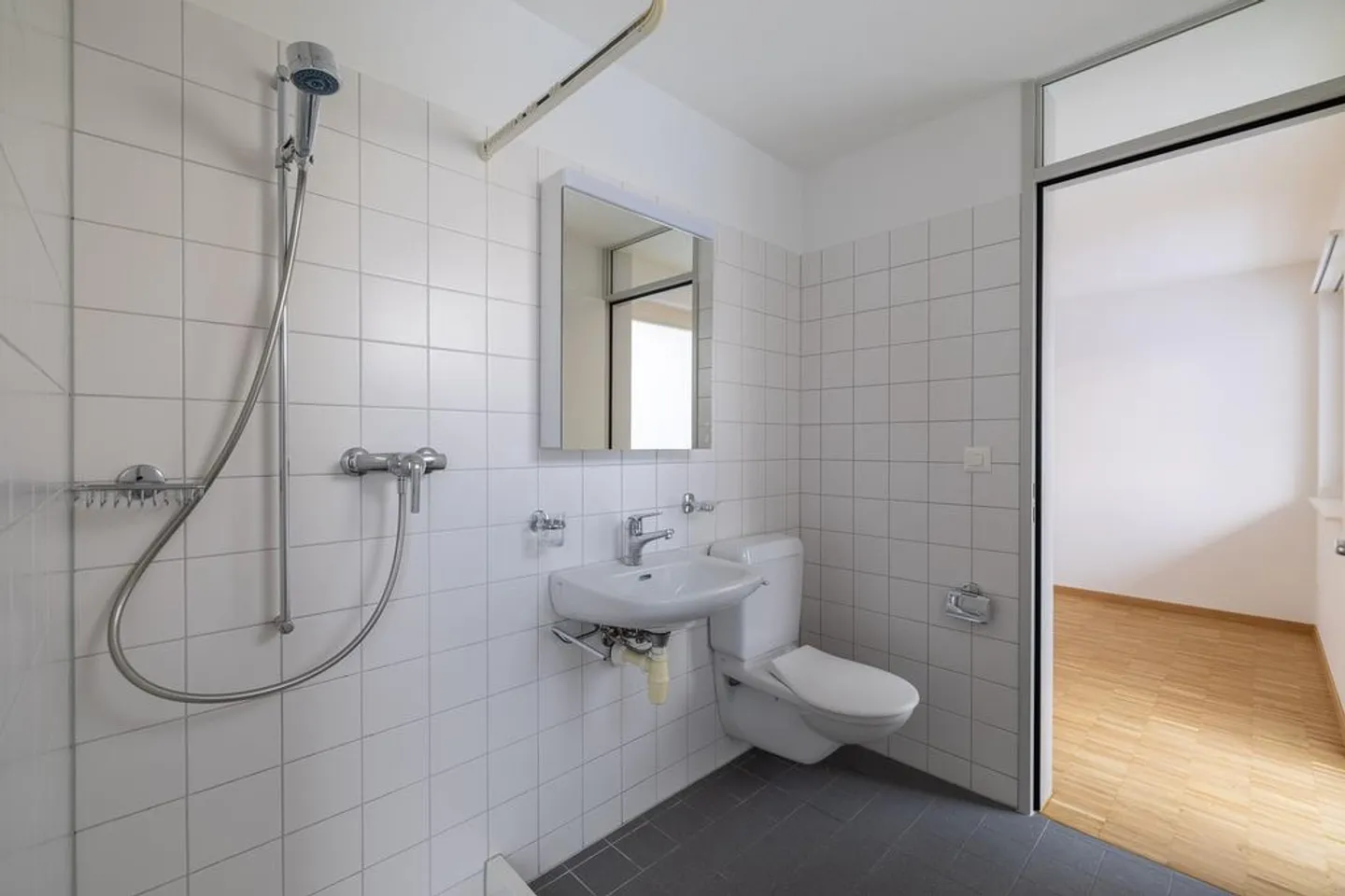 Young Living in Zofingen with an Unusual Floor Plan - Photo 3 of 8