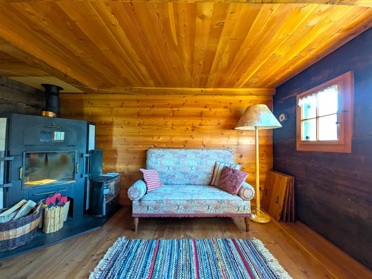 Charming Chalet with Stunning Views - Photo 8 of 19