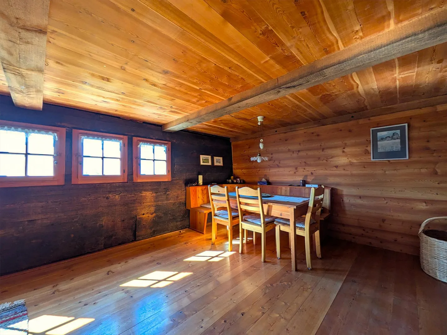 Charming Chalet with Stunning Views - Photo 6 of 19