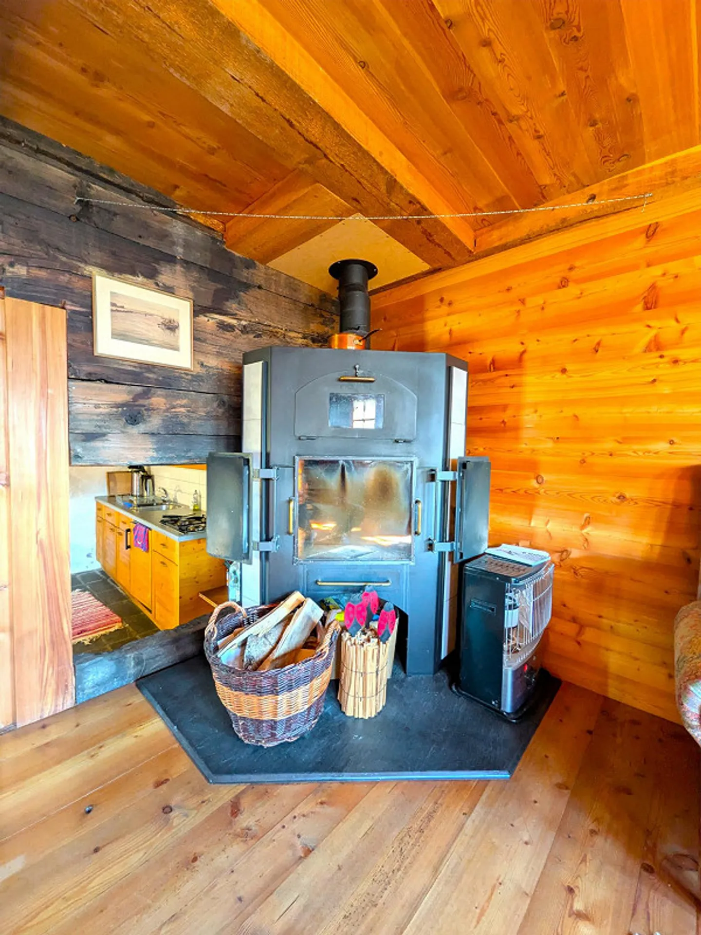 Charming Chalet with Stunning Views - Photo 7 of 19