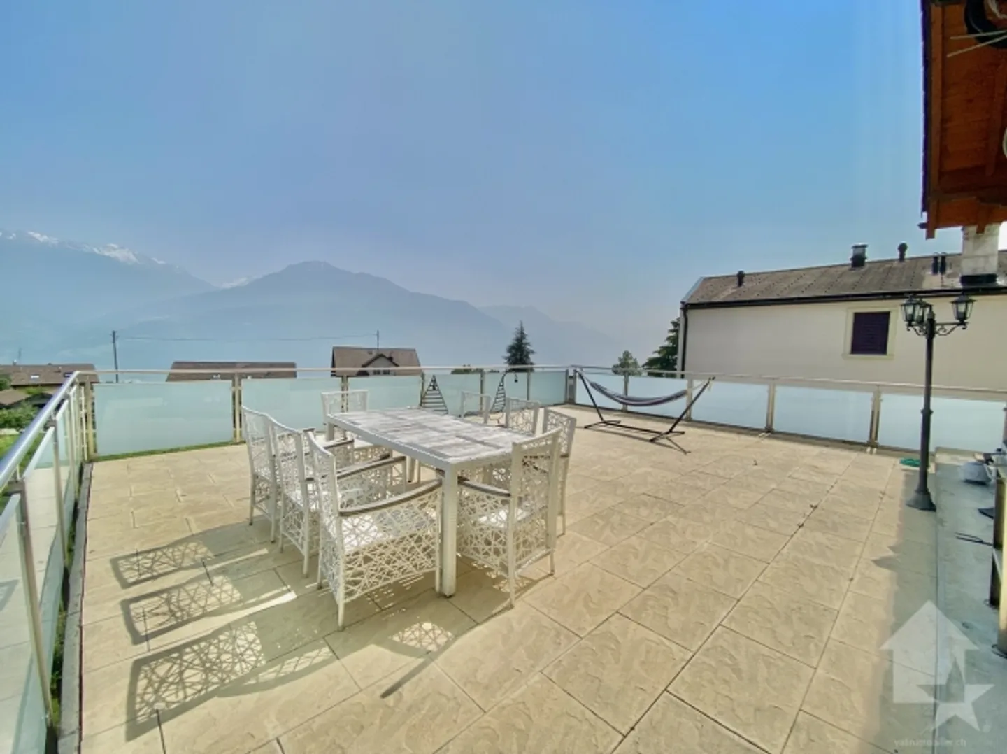 Beautiful penthouse with 5.5 rooms and a terrace of 56 m2 - Photo 1 of 13