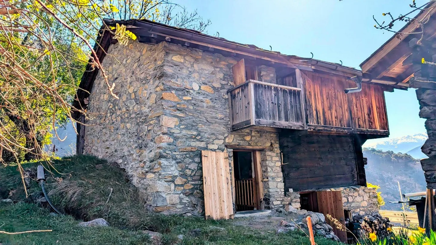 Charming Chalet with Stunning Views - Photo 15 of 19