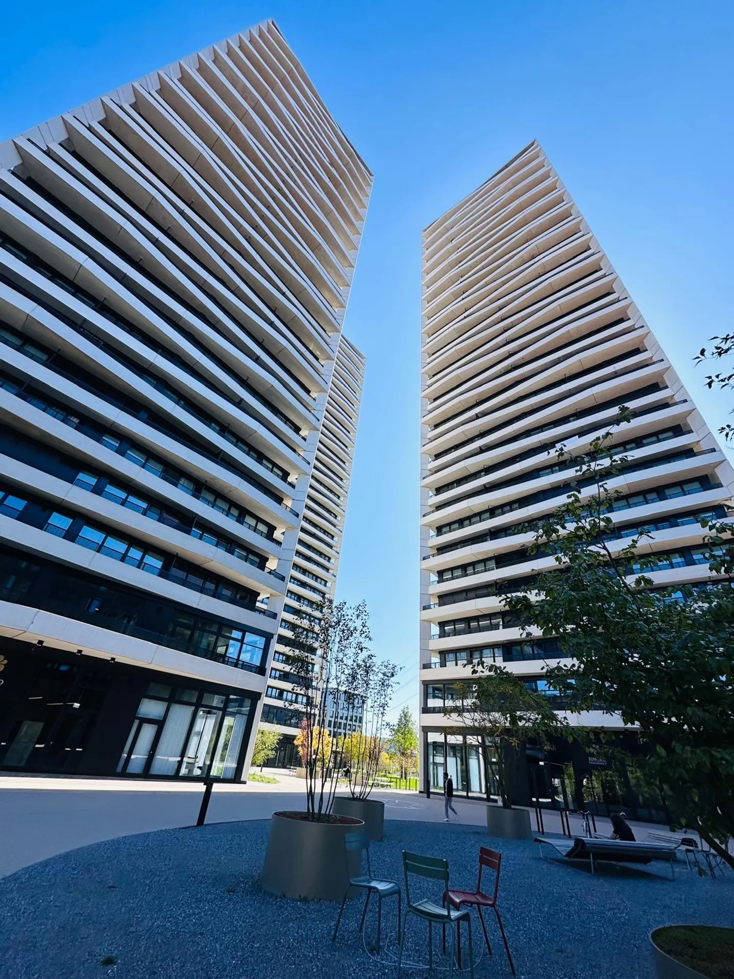 Exklusive möblierte 2.5-Zimmerwohnungen im Three Point Tower - Foto 8 von 9