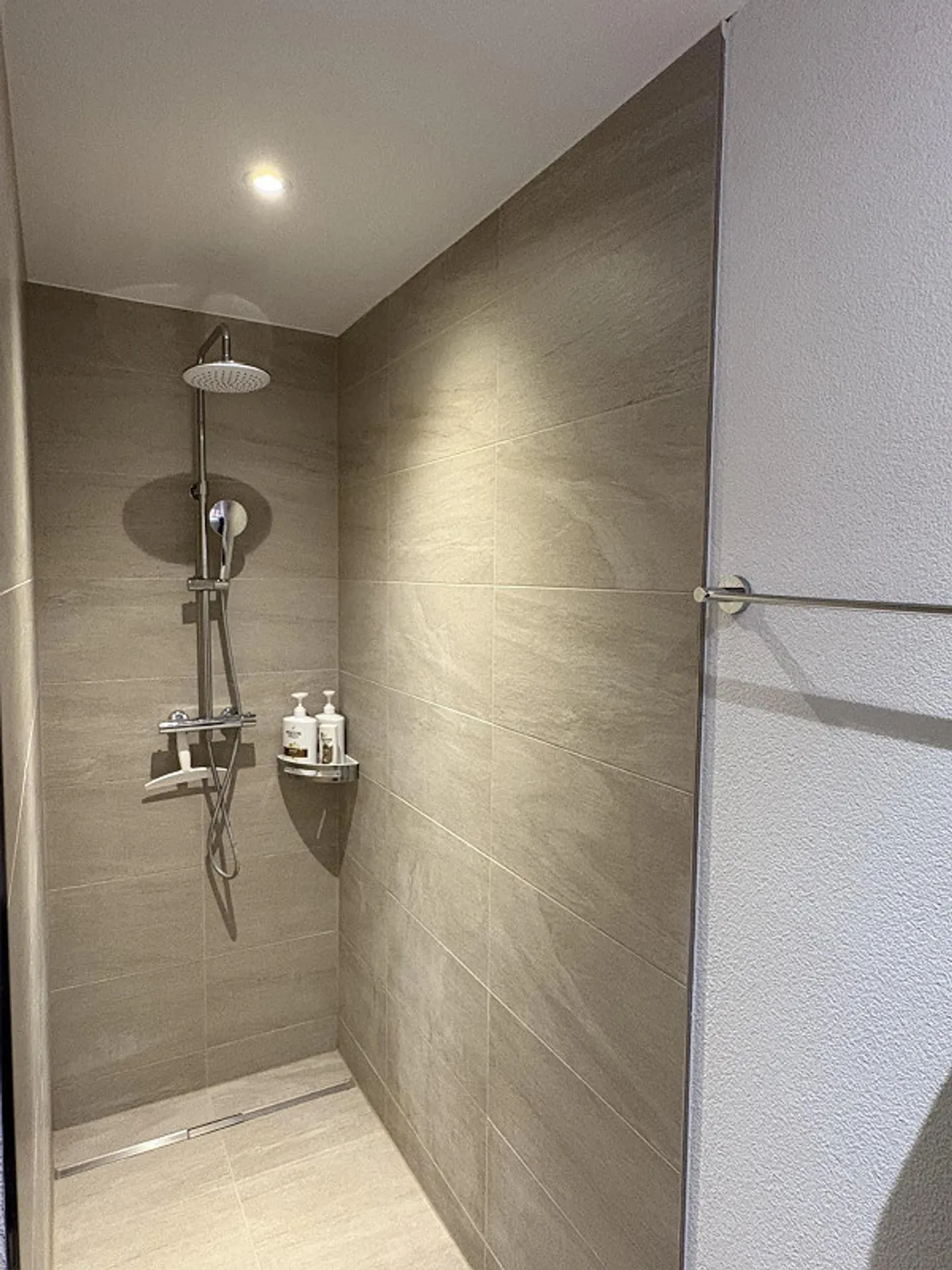 Luminaire 3,5 pièces – Design architectural & grande terrasse - Photo 8 sur 8