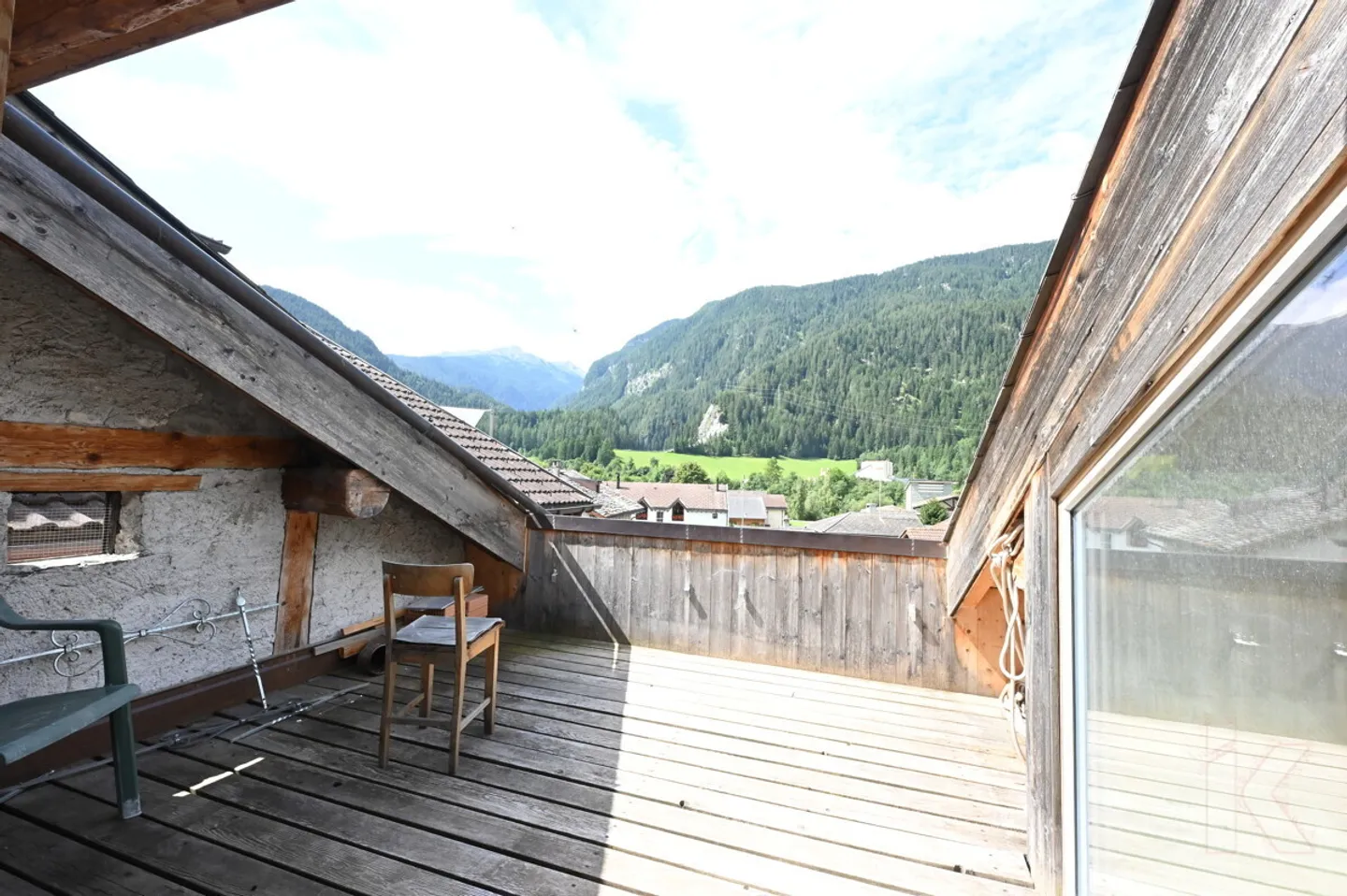 Unique 4.5 Room Attic Apartment in the Center of Andeer - Photo 3 of 12