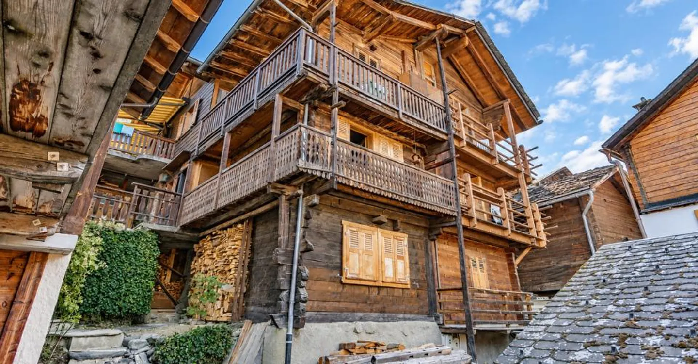 Appartement de caractère à louer à l'année dans un cadre alpin - Photo 1 of 10