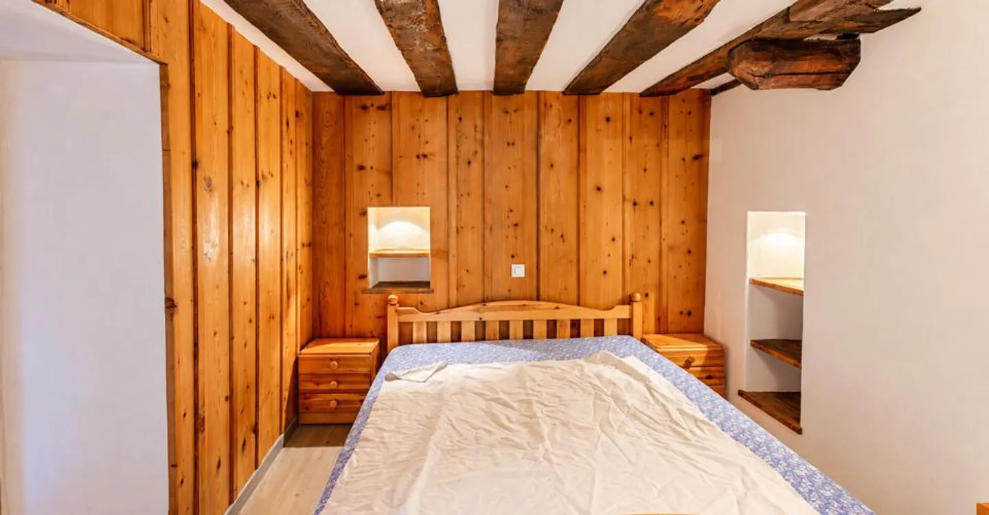 Appartement de caractère à louer à l'année dans un cadre alpin - Photo 9 of 10