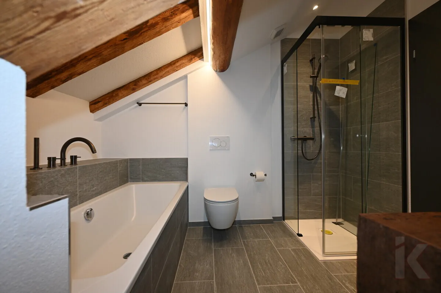 Unique 4.5 Room Attic Apartment in the Center of Andeer - Photo 11 of 12