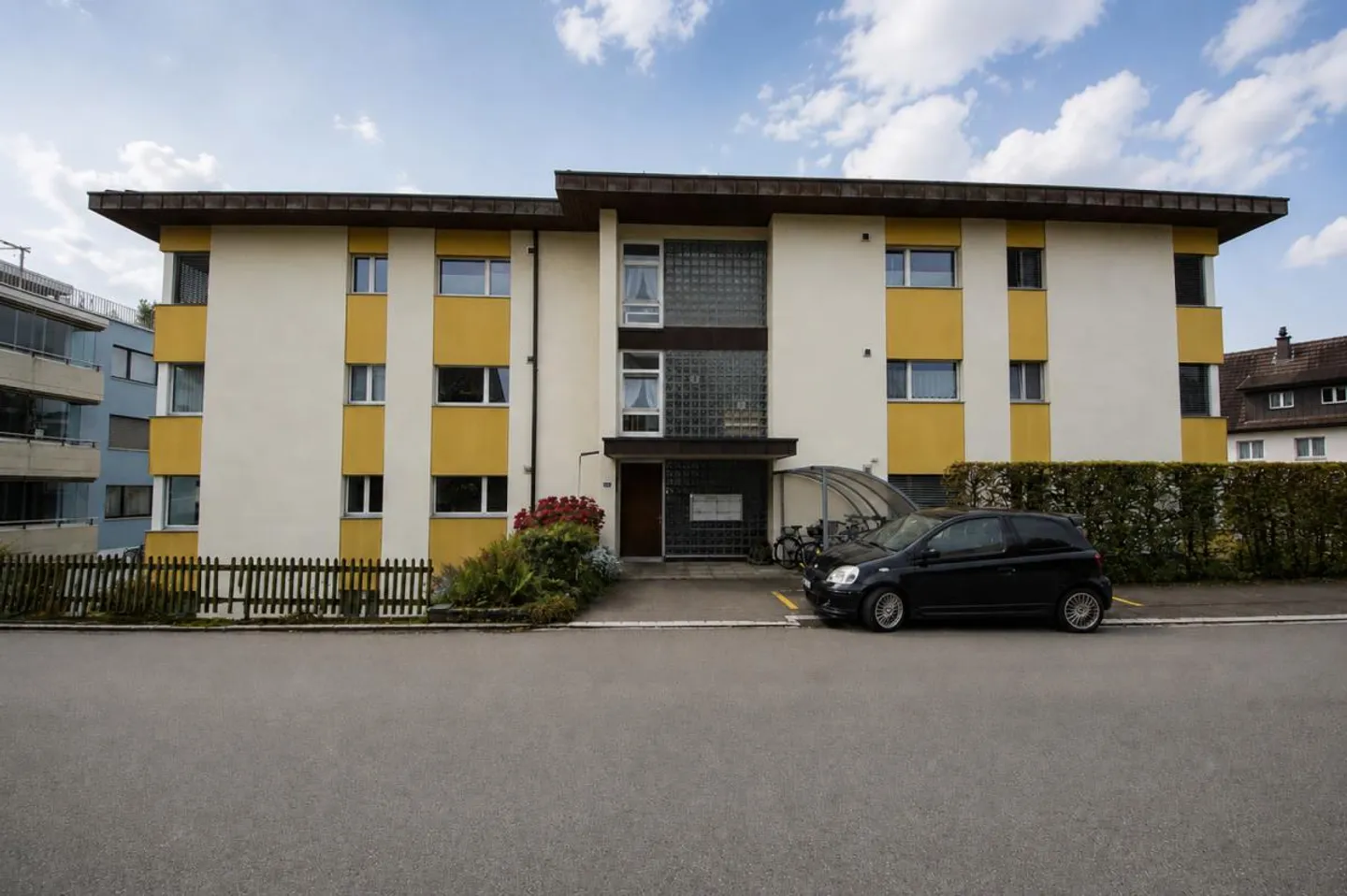 Underground parking space for rent near the city - Photo 1 of 2