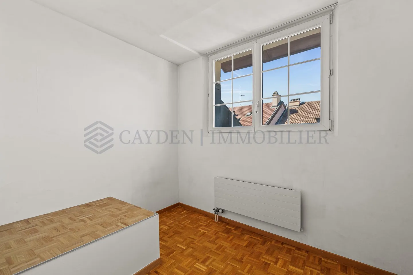 Mixed-Use Building in Bernex - Photo 6 of 17