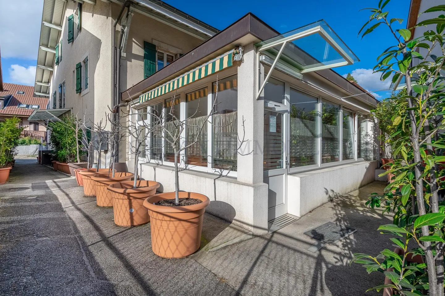 Mixed-Use Building in Bernex - Photo 2 of 17