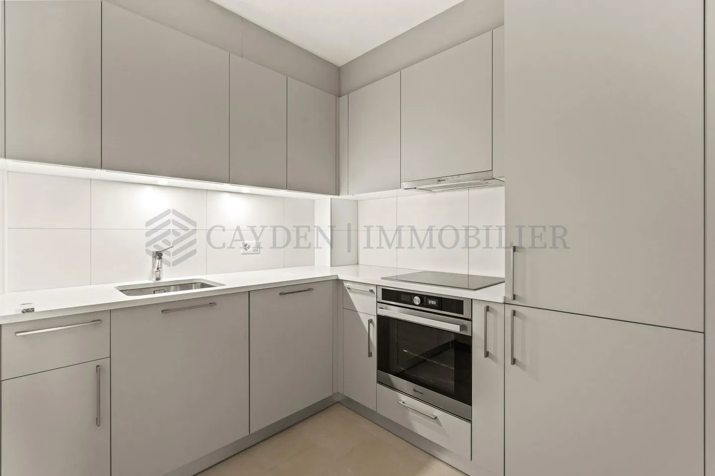 Mixed-Use Building in Bernex - Photo 3 of 17