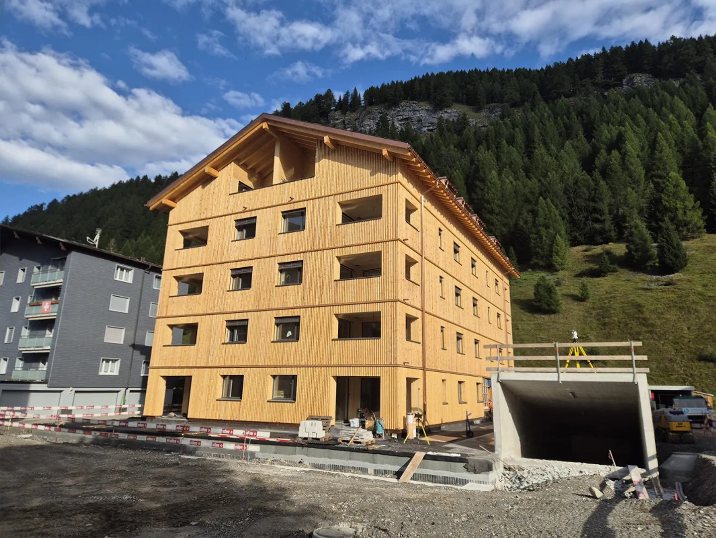 Appartement 4.5 pièces dans le nouveau MFH Splügen - Photo 1 sur 4