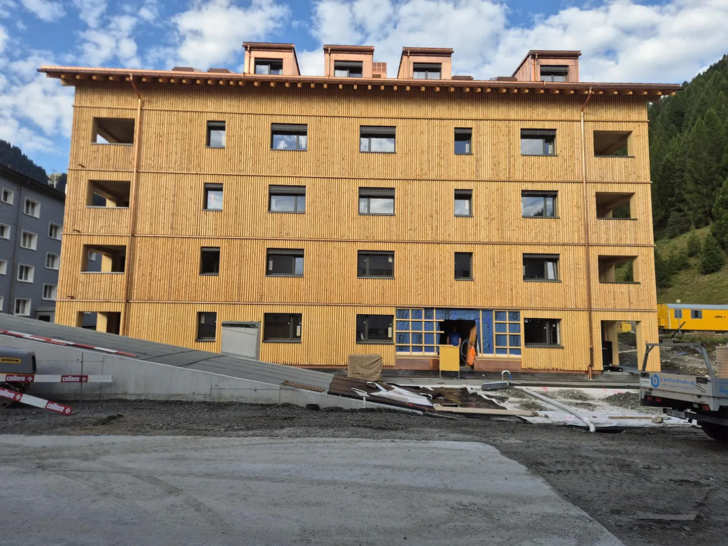 Appartement 4.5 pièces dans le nouveau MFH Splügen - Photo 2 sur 4