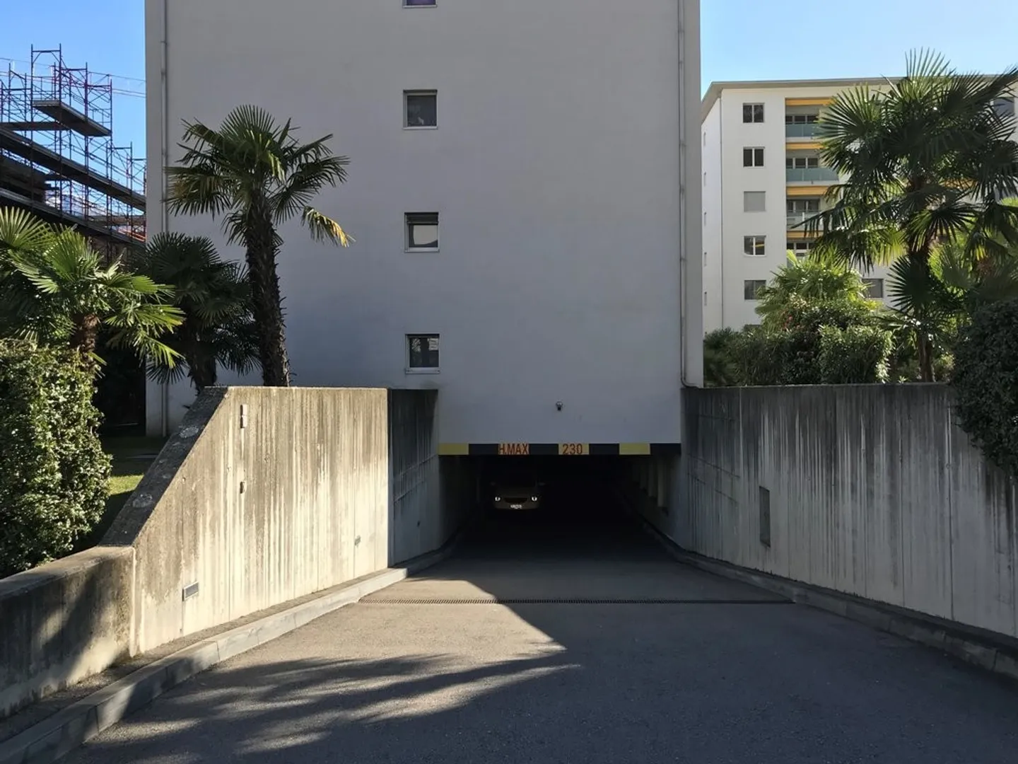 Place de Parking Sécurisée à Locarno - Photo 2 sur 2
