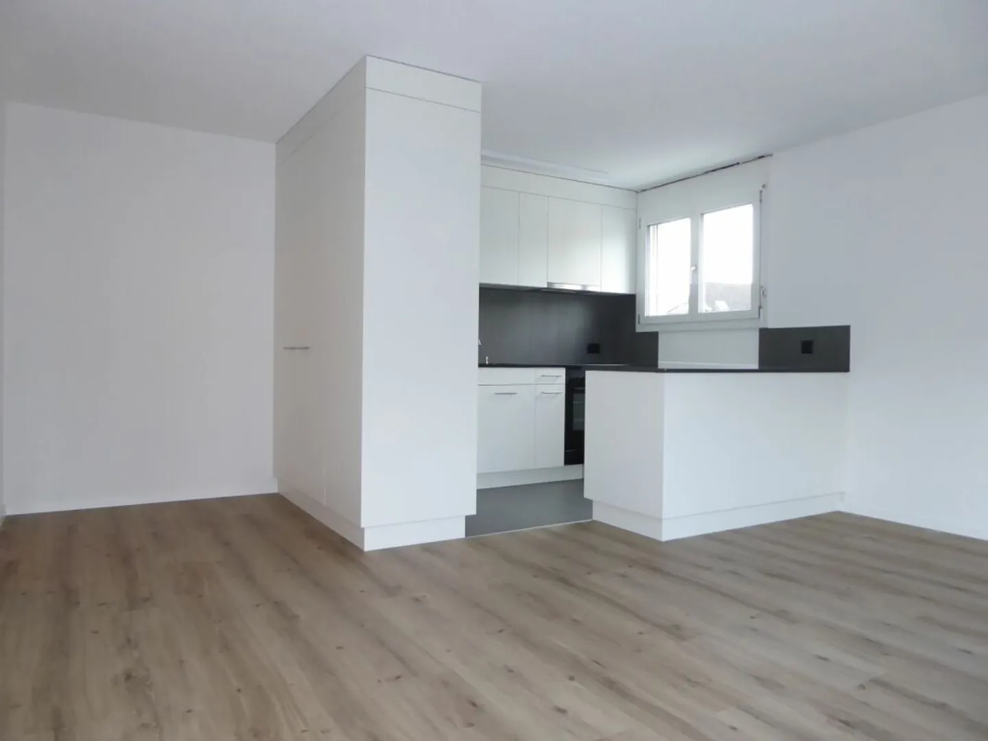 Attractive 2½-room apartment with good transport connections - Photo 3 of 9