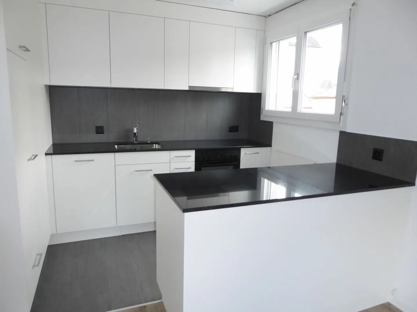 Attractive 2½-room apartment with good transport connections - Photo 6 of 9