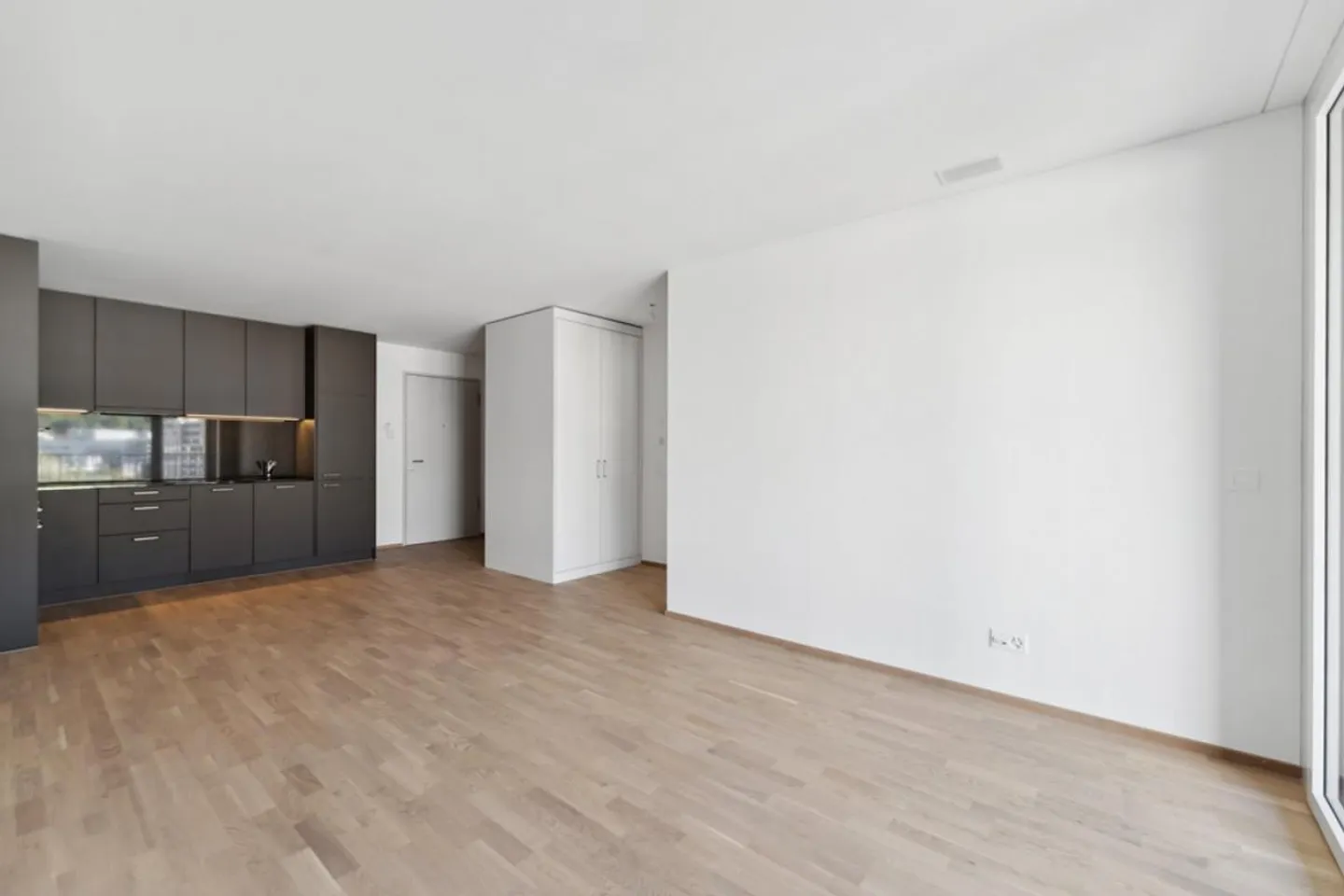 MOYO - Vie centrale avec standard d'or - Photo 2 sur 9