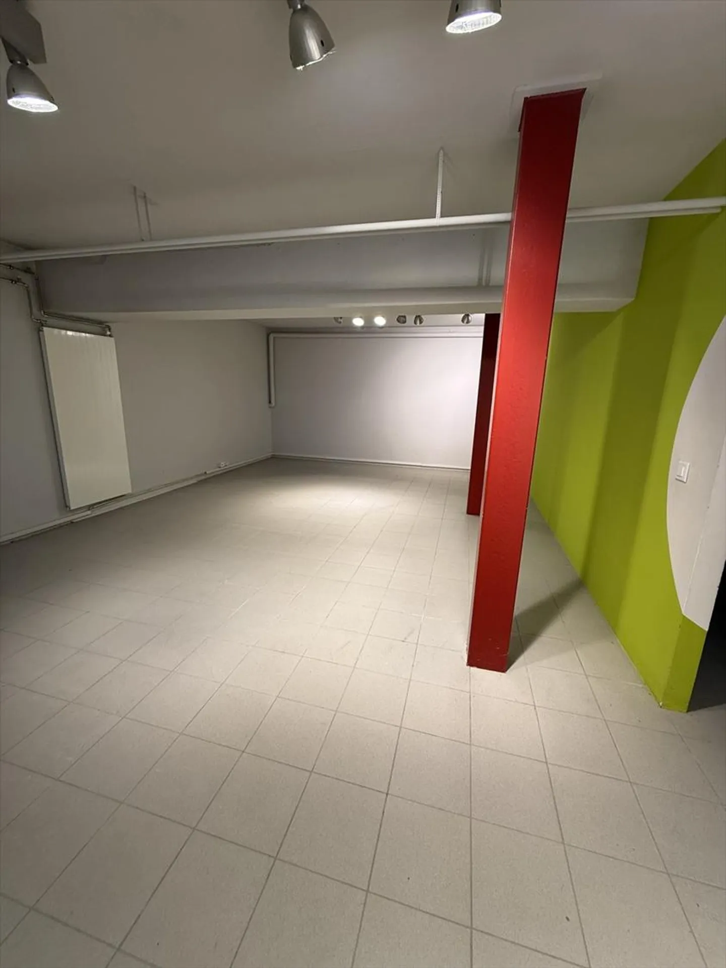 Deposito di 185 m² in affitto - Foto 2 di 6