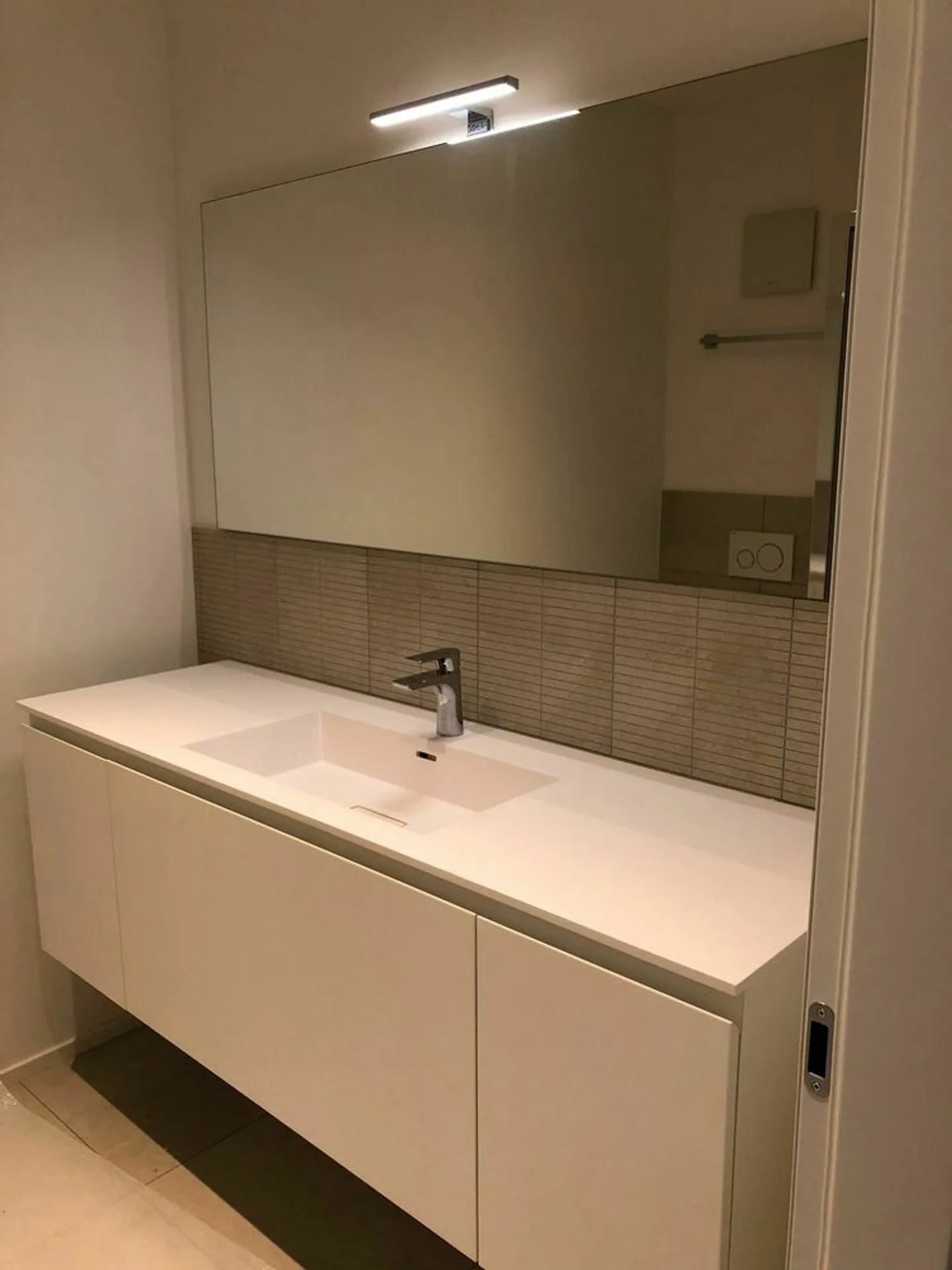 Helle 2,5-Zimmer-Wohnung mit Seeblick zu vermieten. Hauptwohnsitz. - Foto 2 von 5