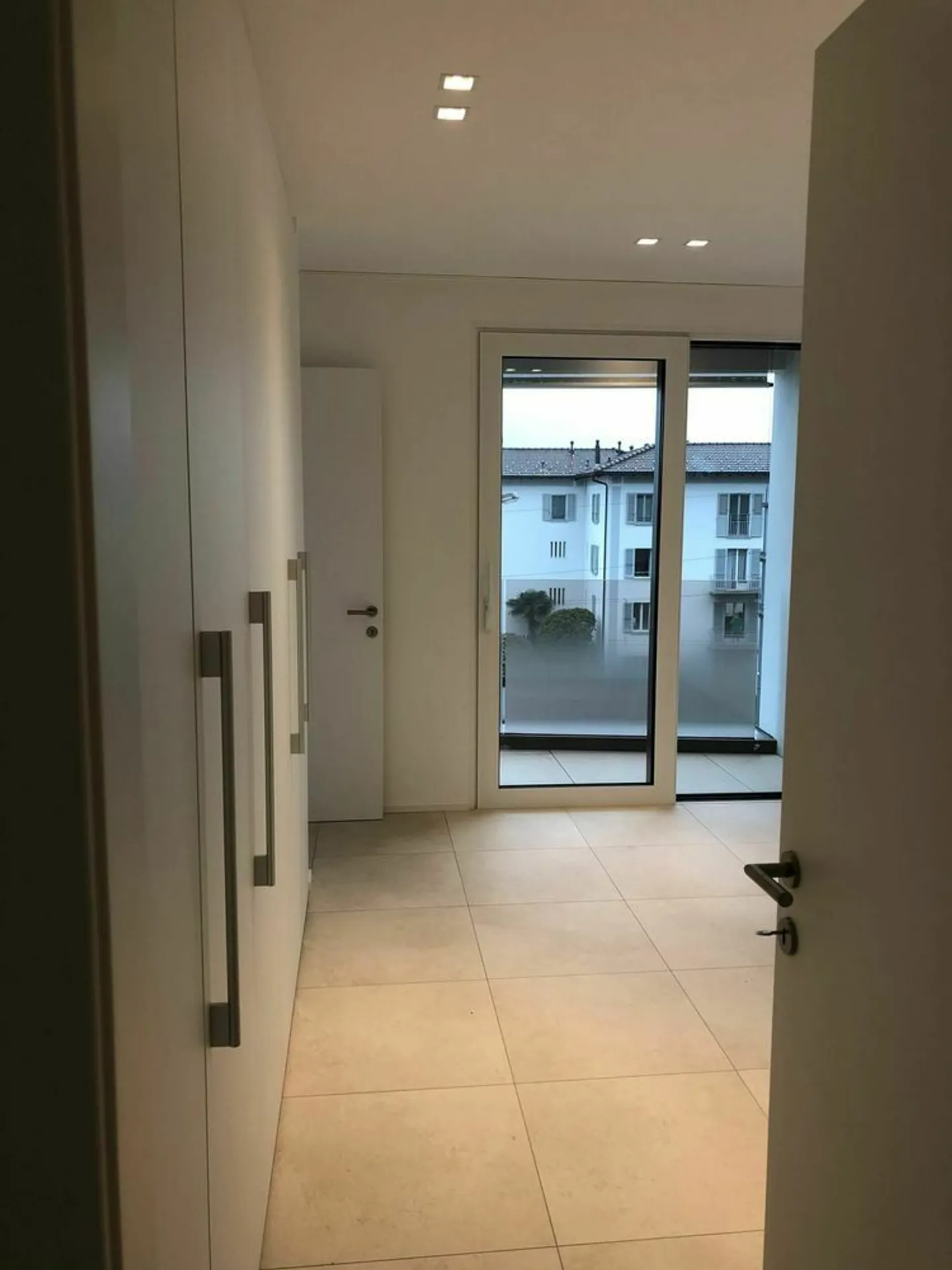 Helle 2,5-Zimmer-Wohnung mit Seeblick zu vermieten. Hauptwohnsitz. - Foto 3 von 5