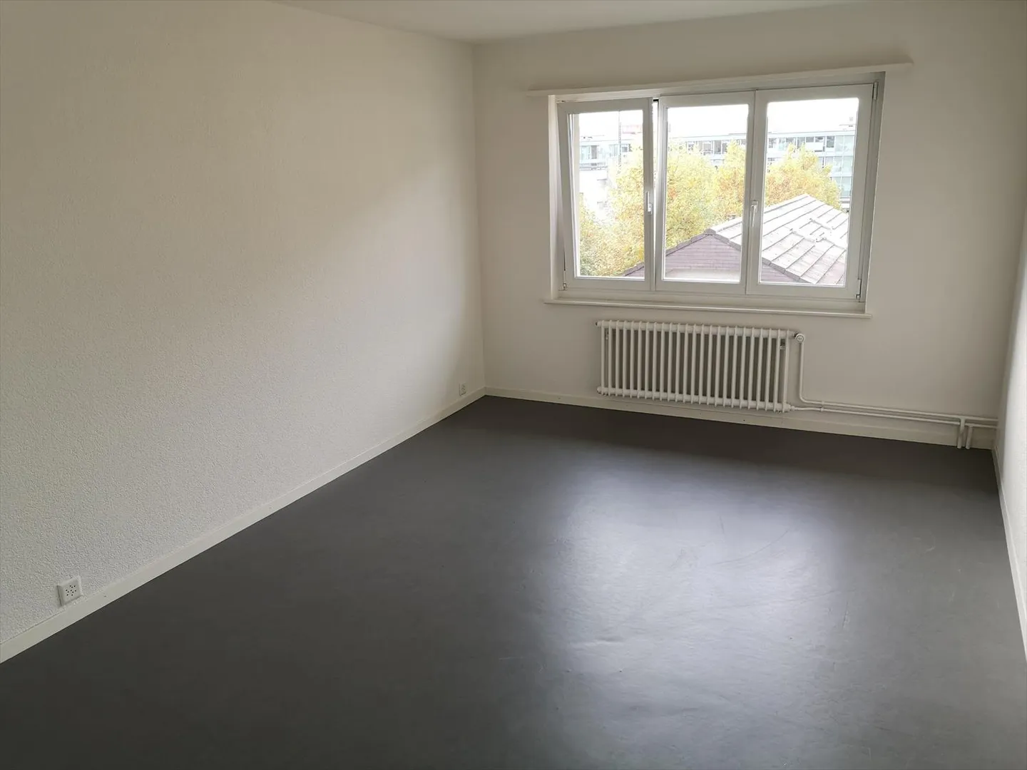 Living without a deposit in a central location! - Photo 7 of 13