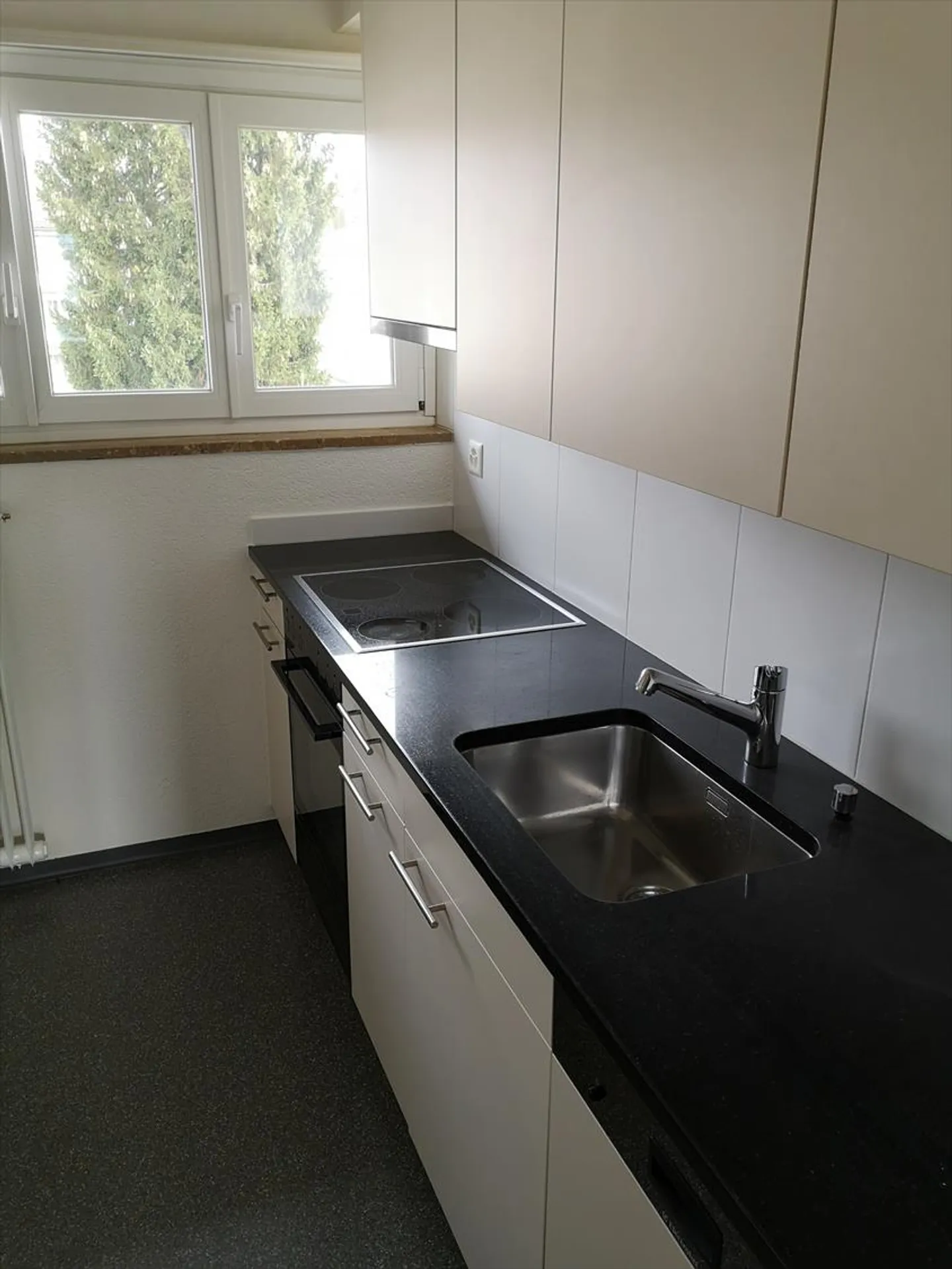 Living without a deposit in a central location! - Photo 5 of 13