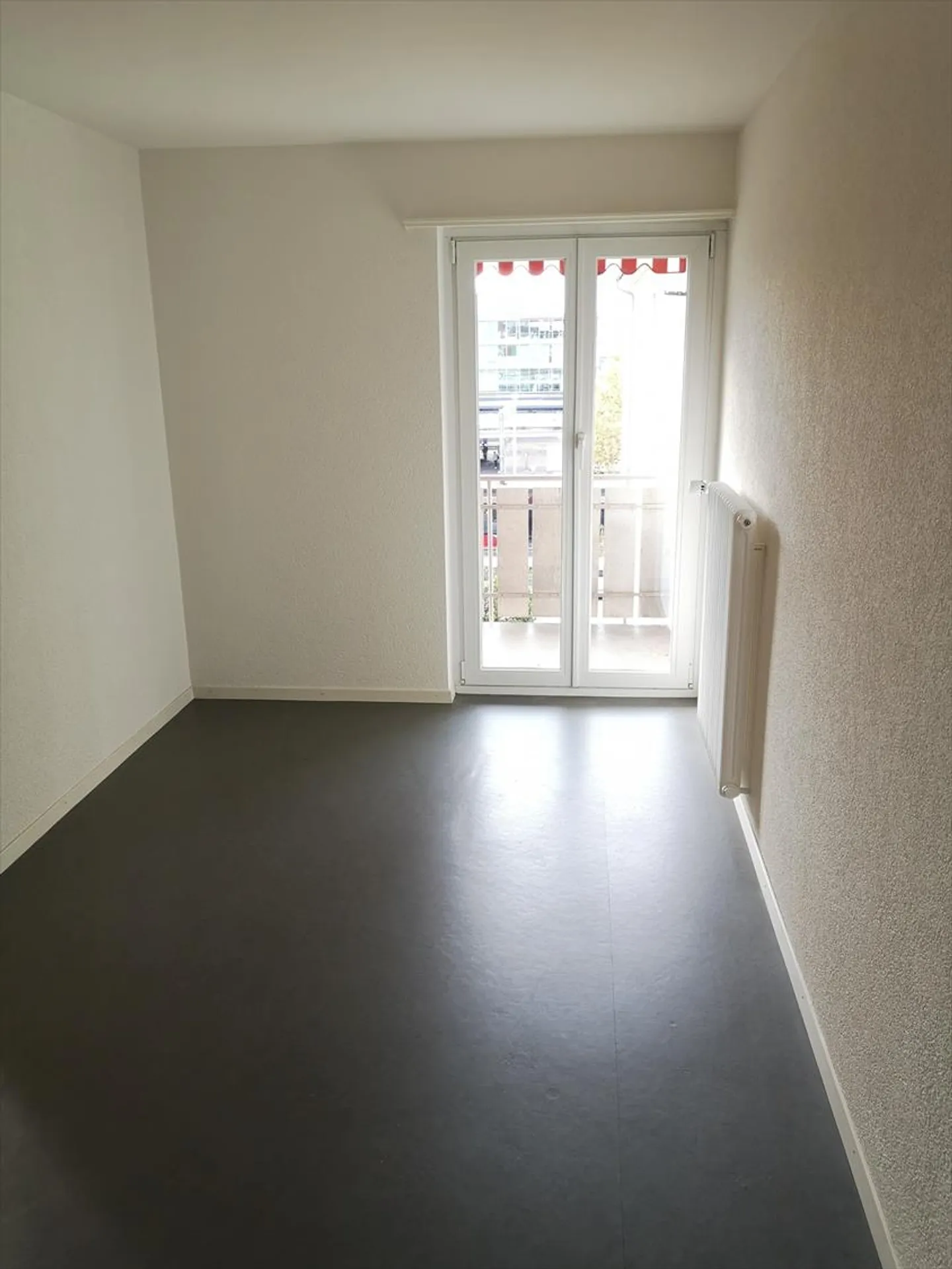 Living without a deposit in a central location! - Photo 8 of 13