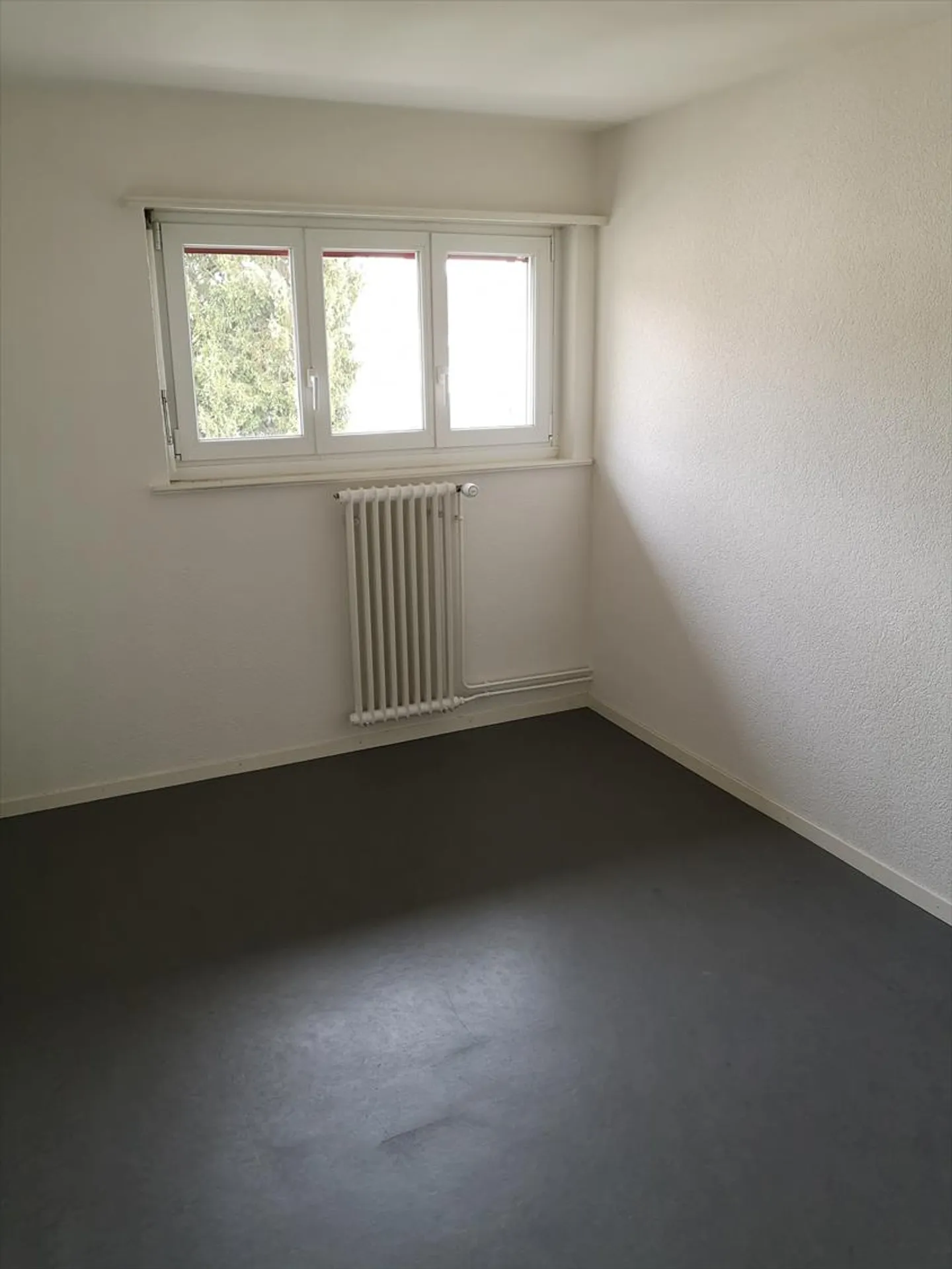 Living without a deposit in a central location! - Photo 9 of 13