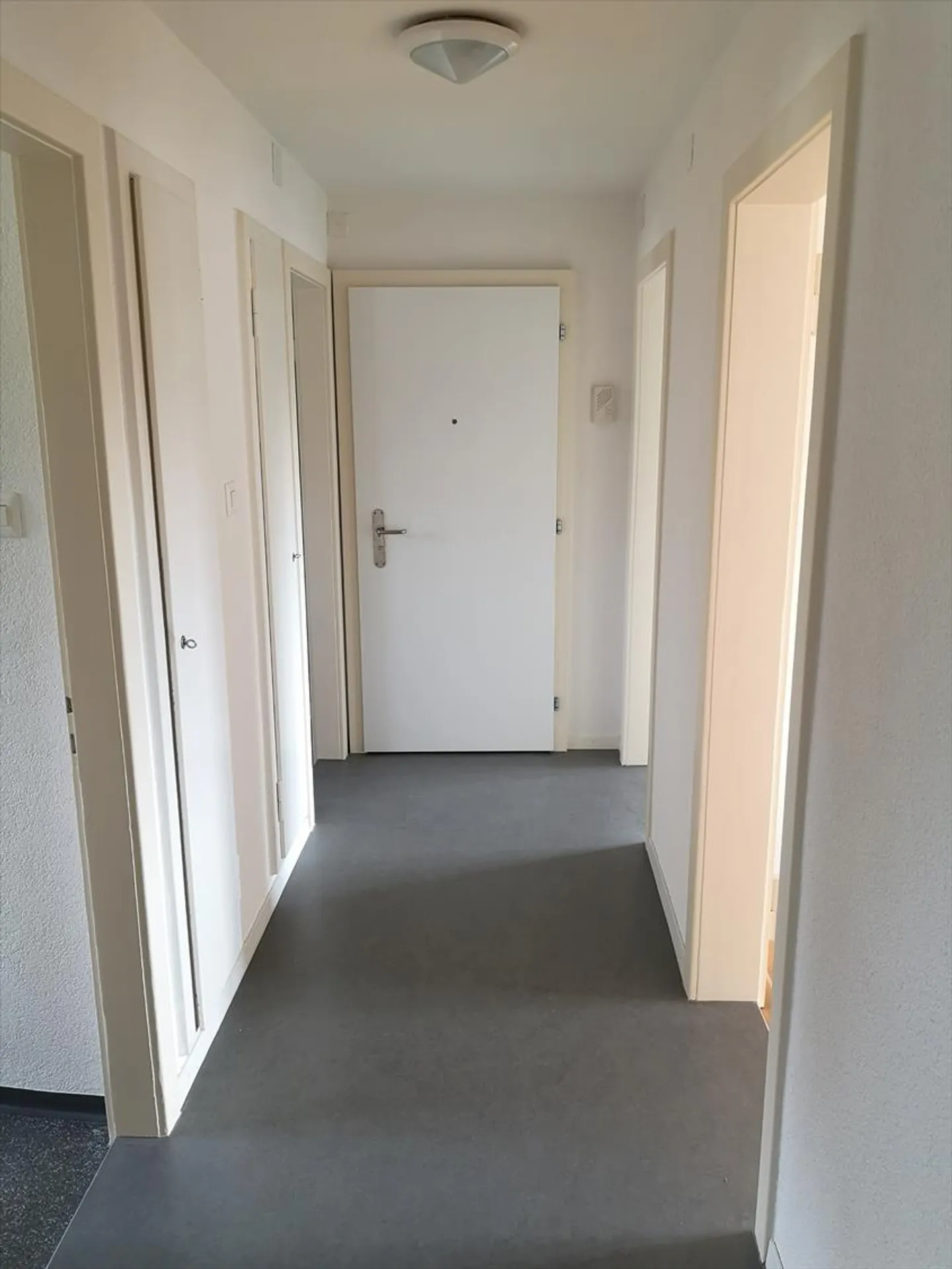 Living without a deposit in a central location! - Photo 10 of 13
