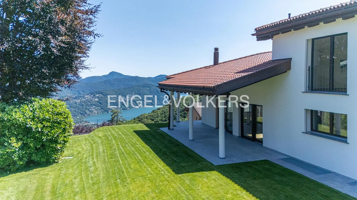 Villa ristrutturata con splendidi spazi esterni - Foto 1 di 13