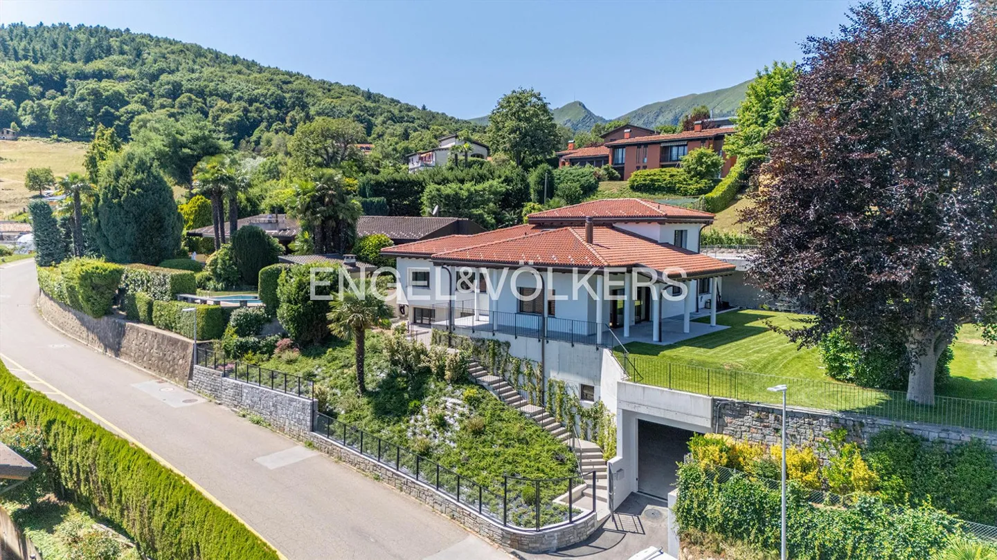Villa ristrutturata con splendidi spazi esterni - Foto 3 di 13